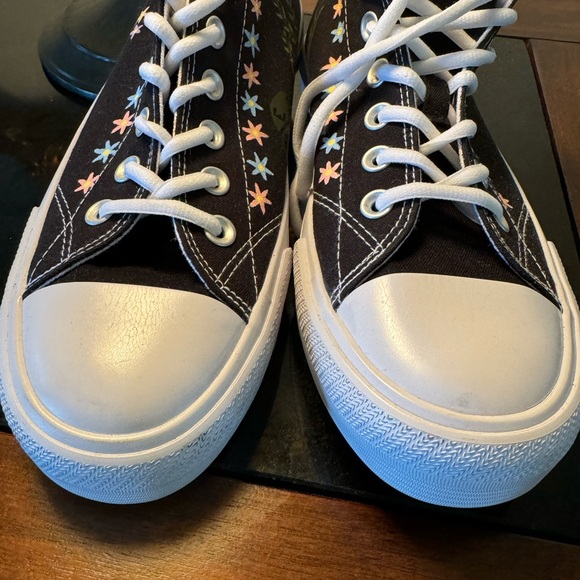 Almost new sneaker flowers size 10 - Picture 9 of 10